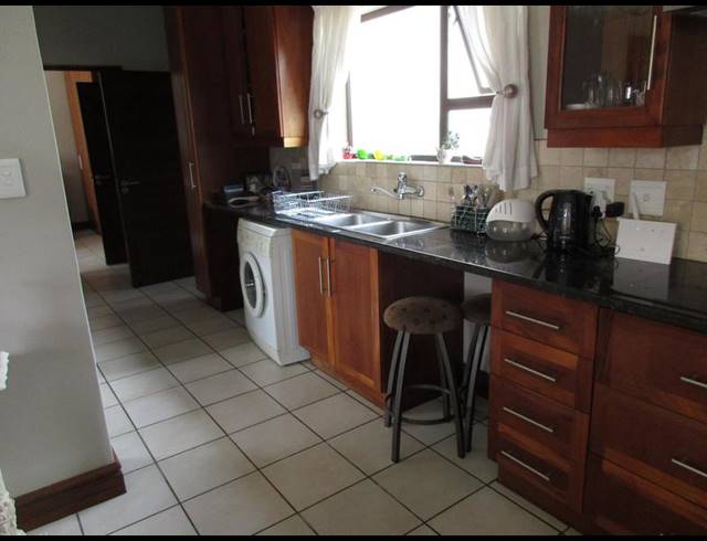 2 BEDROOM TOWNHOUSE FOR SALE IN RETIRE AT MIDSTREAM